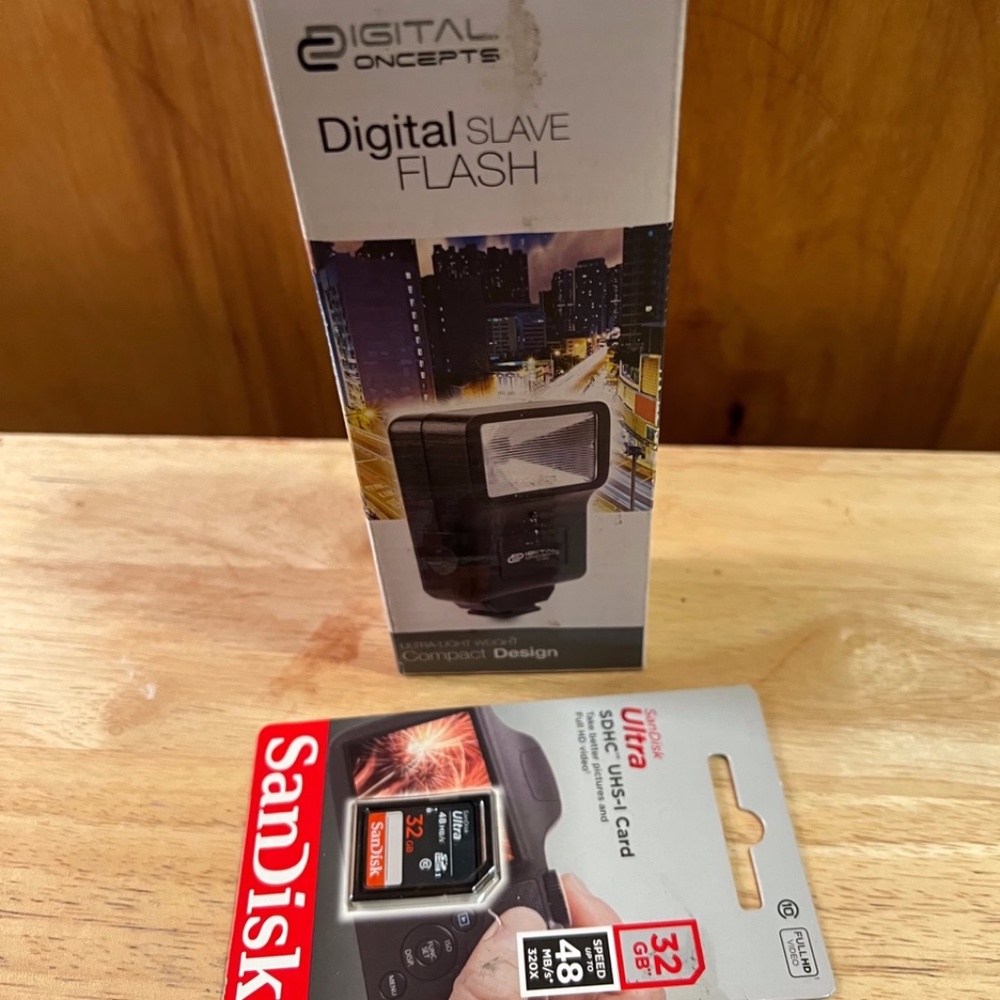 Digital Flash and memory card combo